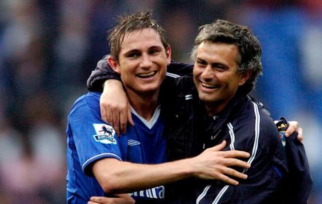 巅峰7000万欧！28岁阿图尔今晚战旧主巴萨 如今身价仅剩500万欧元.