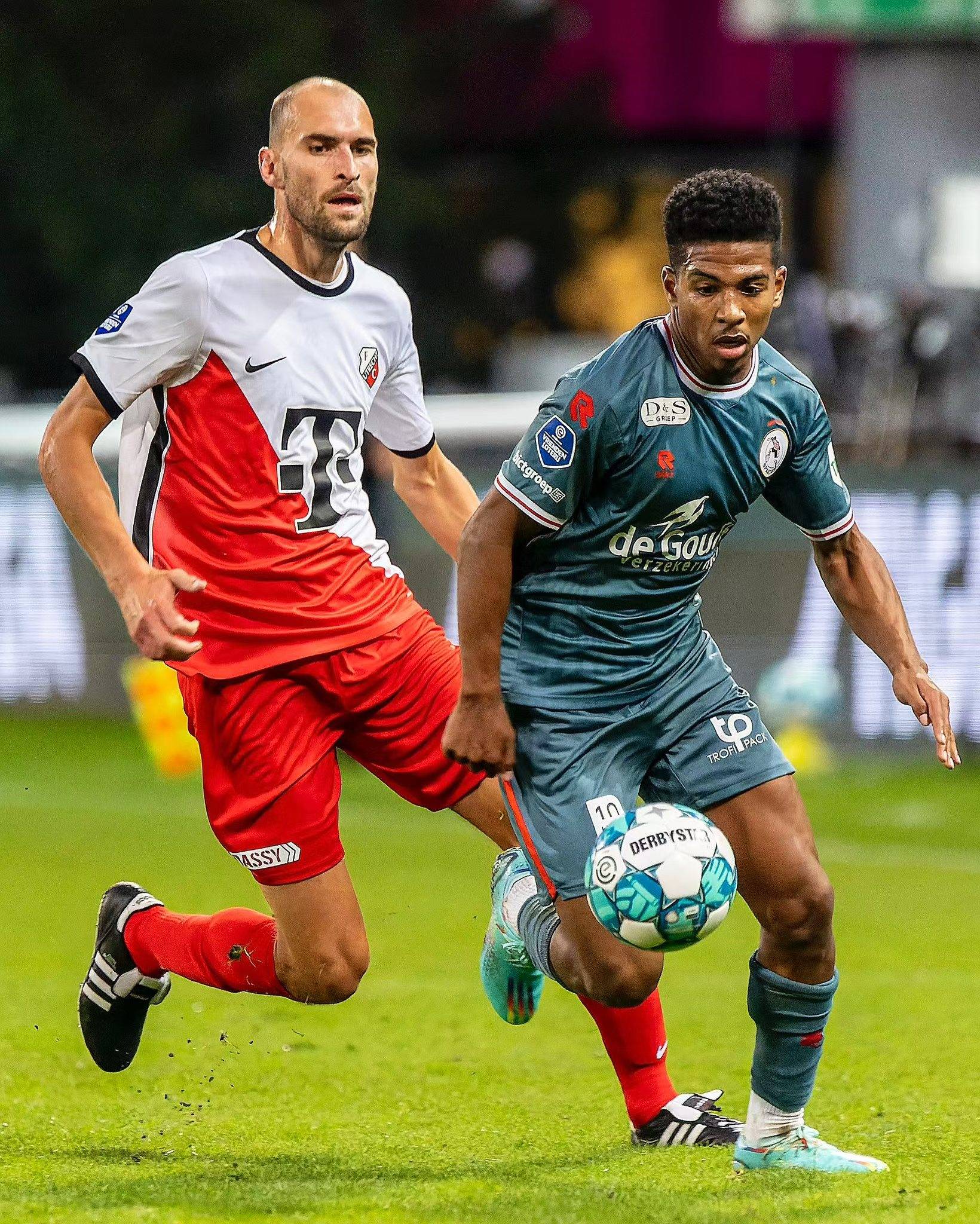 记者：切尔西拒绝了多特对丘库埃梅卡1500万镑的租借报价